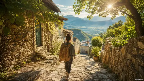 Мандрівниця з рюкзаком іде сонячною кам’яною вуличкою серед світла