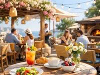 Сонячне прибережне кафе з кавою, круасаном, ягодами та напоєм на столі