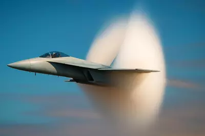 Это отражение того, как материальный мир реагирует на движение